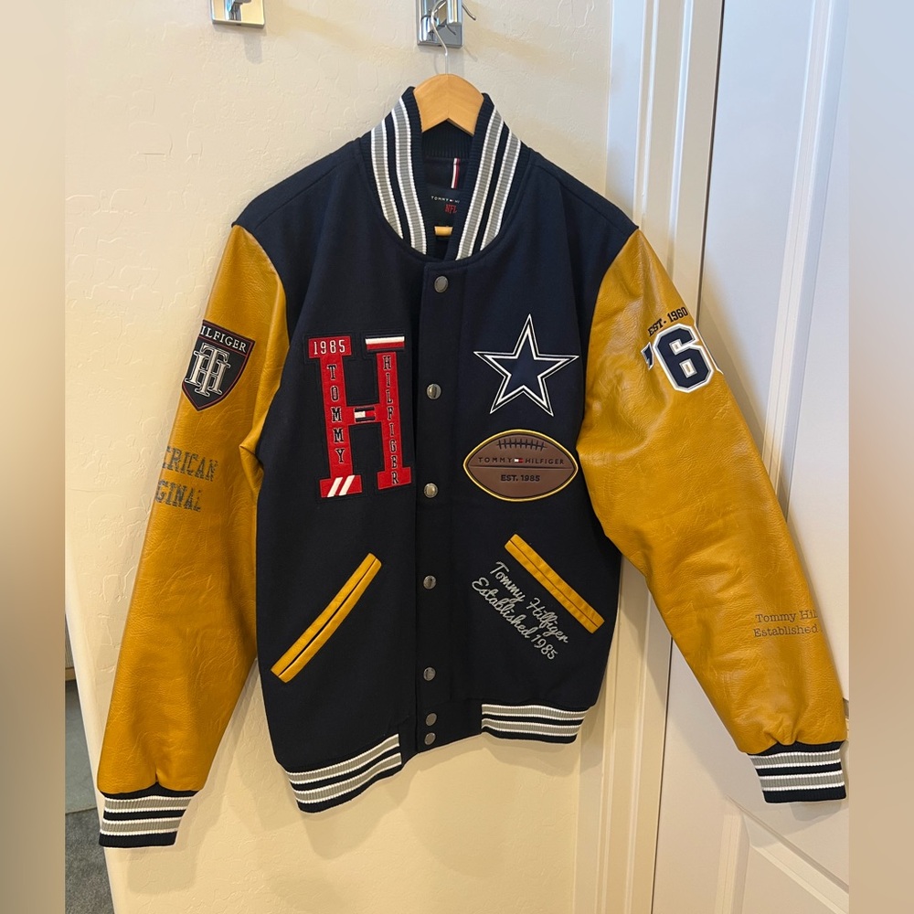 Tommy Hilfiger Dallas cowboys varsity
Jacket NFL size Medium